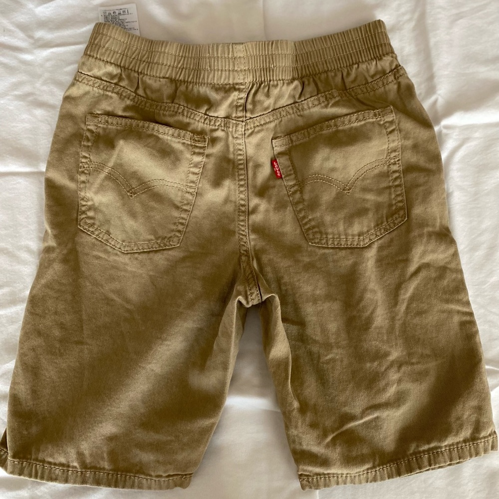 Boys Levi’s slim fit khaki shorts size 12-13